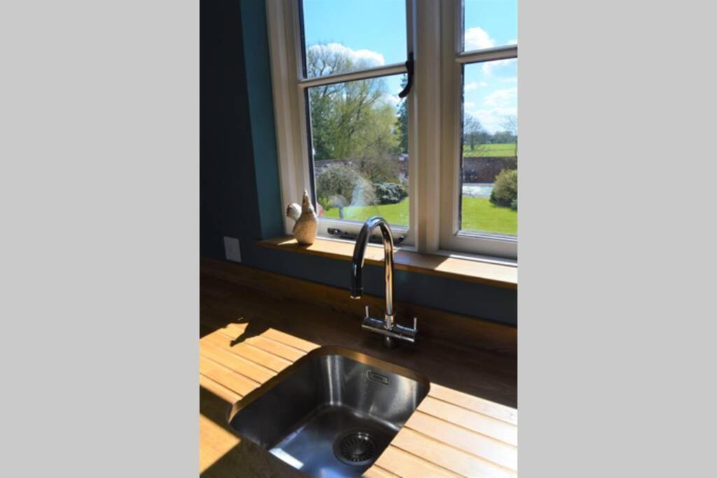 Cockloft Romantic Countryside Hideaway Bishops Cannings Exterior photo